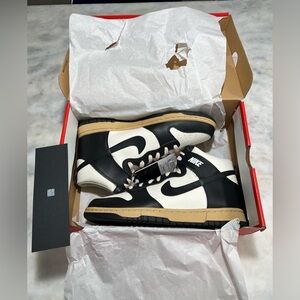 Nike Dunk SE High Vintage Panda (10.5 Women’s)